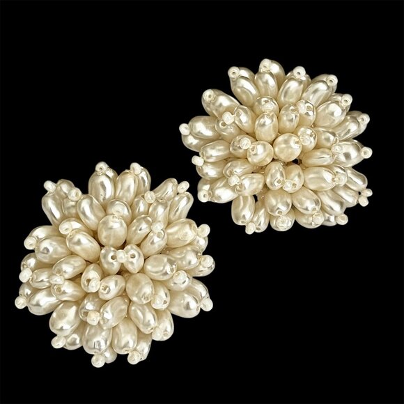 Vintage Faux White Pearl Clip On Earrings Beaded Cluster Gold Tone 70s Taiwan - Picture 2 of 11